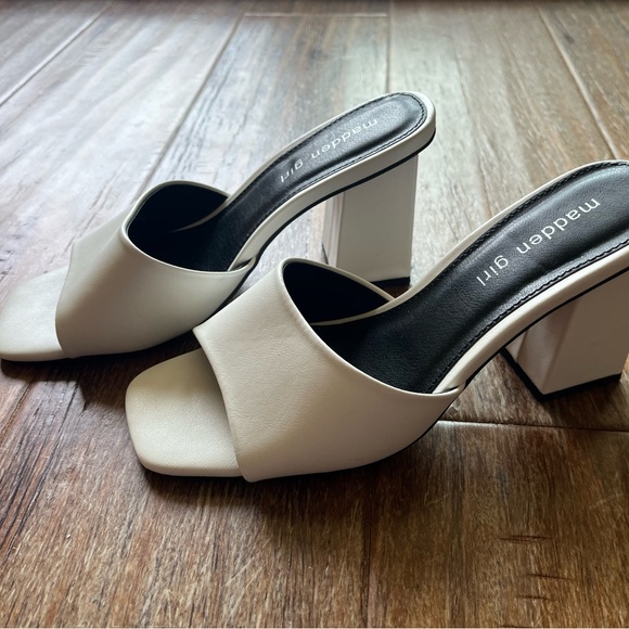 Steve Madden white mules - Picture 2 of 2